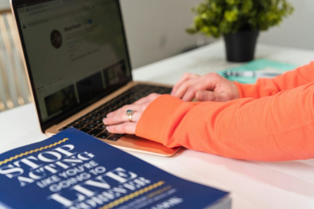 How to Stay Consistent in Blogging Without Burnout